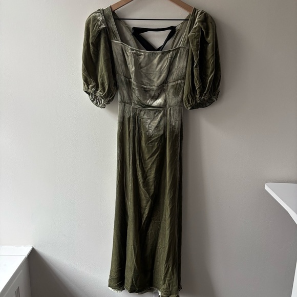 Reformation The Jocelyn dress velvet olive Green Sz 0